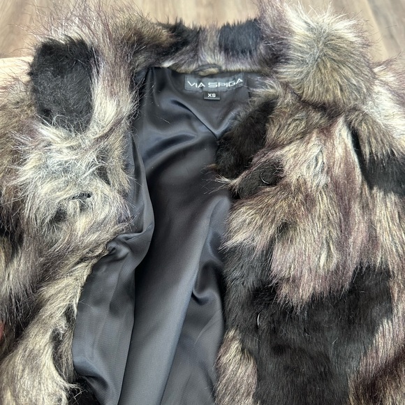 ⭐️SOLD⭐️ Faux Fur Via Spiga 3/4 sleeve coat size extra small - Picture 6 of 8